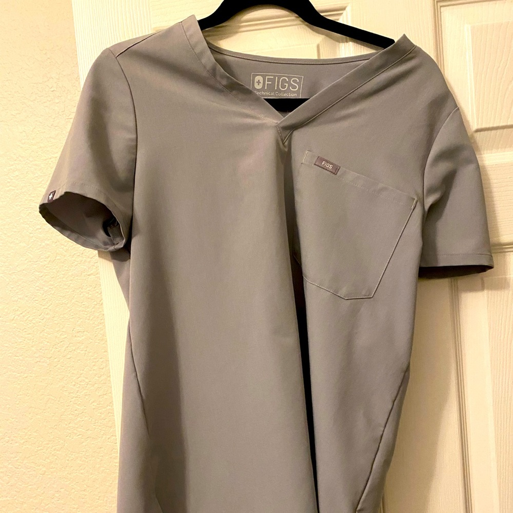 FIGS Cement Catarina one pocket scrub top